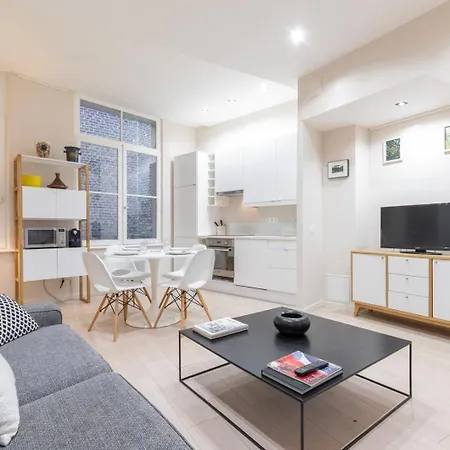 Old - Superb 2 Bedrooms. * Lille